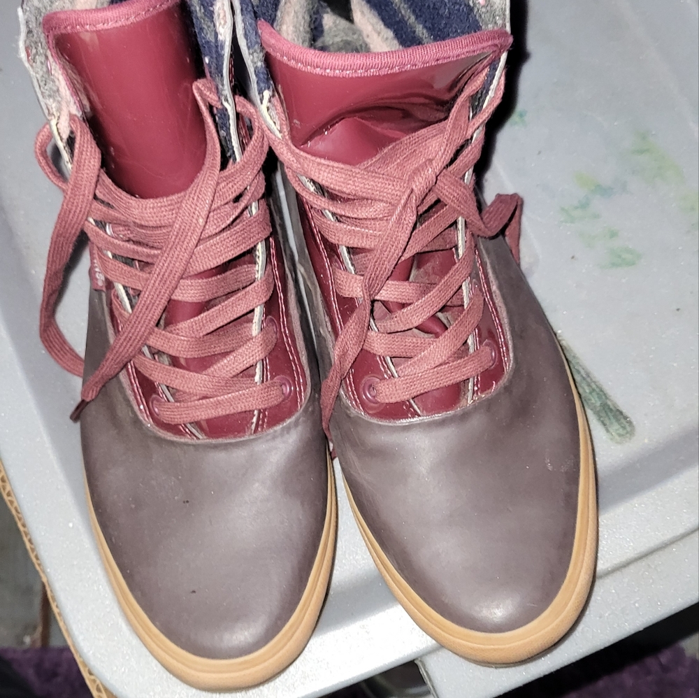 Vans hi top super comfy & cute